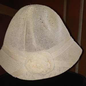 Hat Off White/Ivory With Flower Decoration